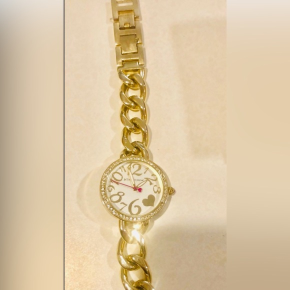 Designer Betsey Johnson Gold Chain Crystal Heart Love wrist Watch Bracelet - Picture 1 of 4